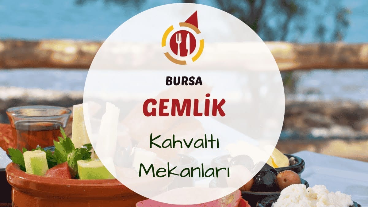 Gemlik sahilinde deniz manzaralı bir kahvaltı masasının sabah görünümü