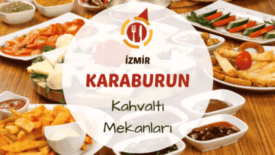 Karaburun sahilinde deniz manzaralı bir kahvaltı masasında peynir tabağı ve kekik balı servisi