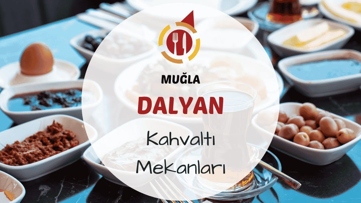 Dalyan nehir kenarında Kral Mezarlıkları manzarasına karşı hazırlanmış serpme kahvaltı sofrası