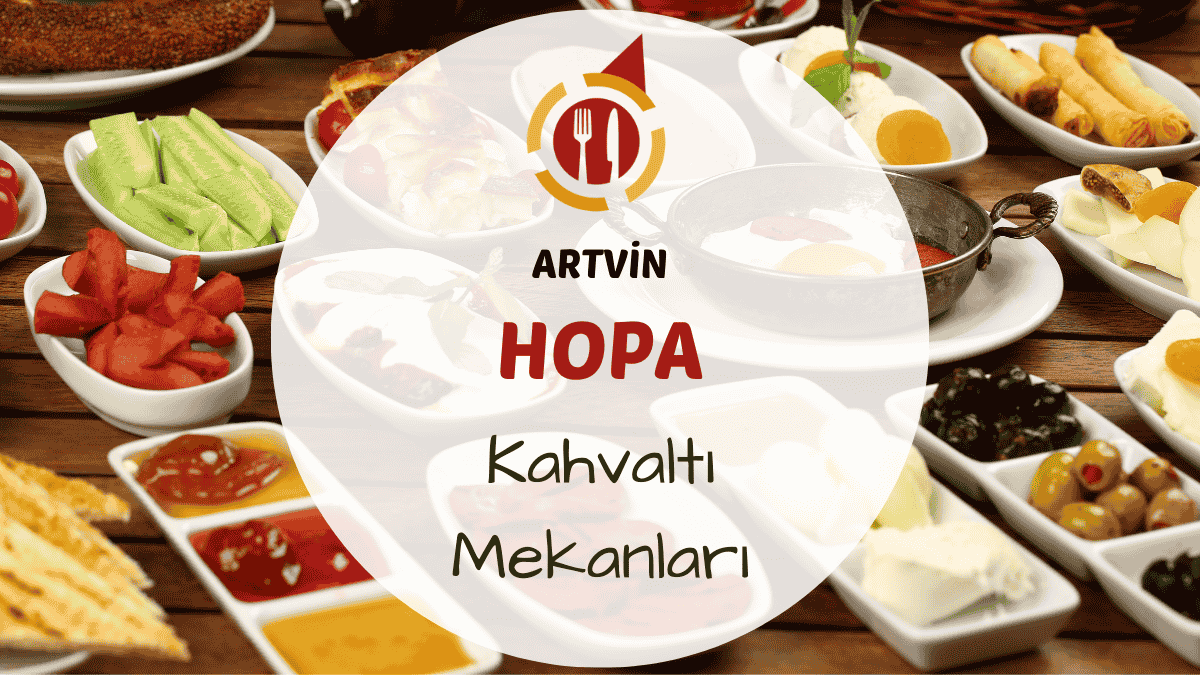 Hopa sahilinde deniz manzaralı bir masada serpme kahvaltı tabağı