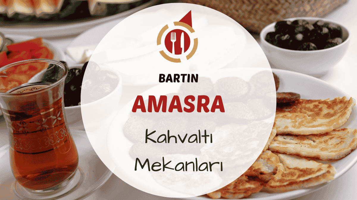 Amasra'da deniz manzaralı bir masada serpme kahvaltı tabağı ve çay bardakları