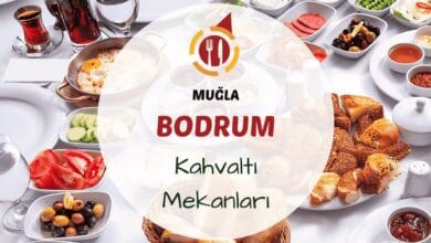 Muğla Bodrum kahvaltı mekanlarını gösteren deniz manzaralı, modern ve doğal ürünlerle donatılmış kahvaltı masası görseli